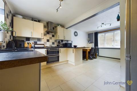 42 Lightfoot Road, Uttoxeter, ST14 7HB