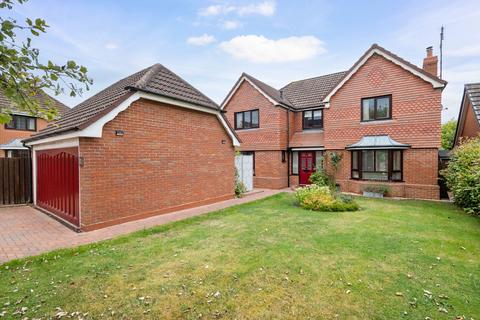 4 bedroom detached house for sale, 11 Balmoral Close, Fernhill Heath, Worcester.  WR3 7XQ