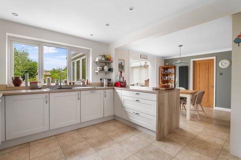 4 bedroom detached house for sale, 11 Balmoral Close, Fernhill Heath, Worcester.  WR3 7XQ