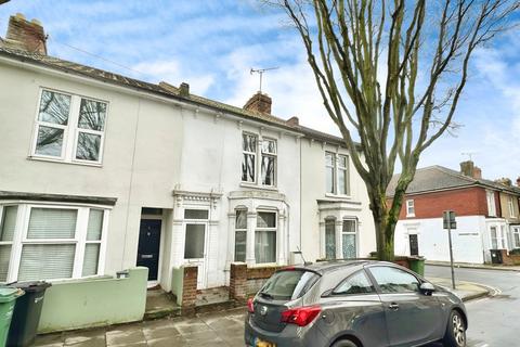 4 bedroom terraced house to rent, Frensham Road, Portsmouth PO4