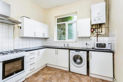 5 bedroom terraced house to rent, Lawrence Road, Southsea PO5