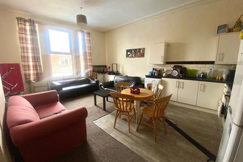 4 bedroom apartment to rent, Lake Road, Portsmouth PO1