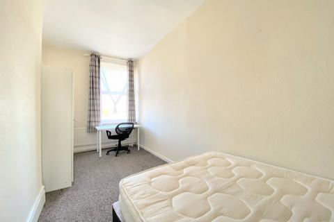 4 bedroom apartment to rent, Lake Road, Portsmouth PO1