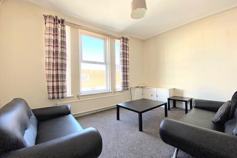 4 bedroom apartment to rent, Lake Road, Portsmouth PO1