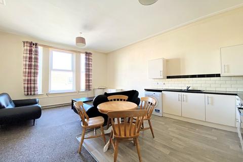 4 bedroom apartment to rent, Lake Road, Portsmouth PO1