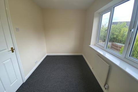 2 bedroom end of terrace house to rent, Calcutt Way, Solihull B90