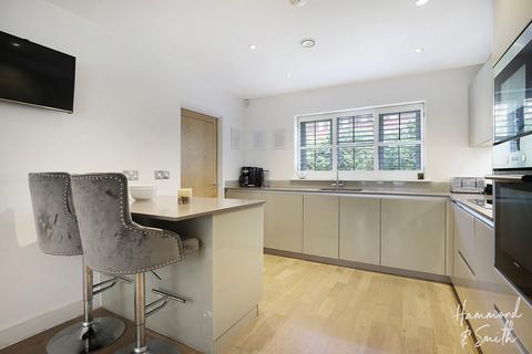 36 Buckingham Road, Epping, CM16 5AG
