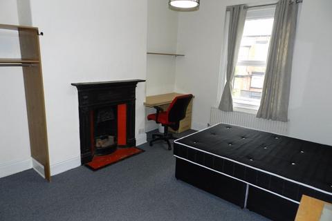 17 Ash Grove, Leeds, LS6 1AX