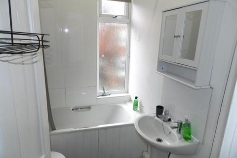 2 School View, Leeds, LS6 1EN