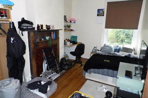 11 Buckingham Mount, Headingley, Leeds, LS6 1DN