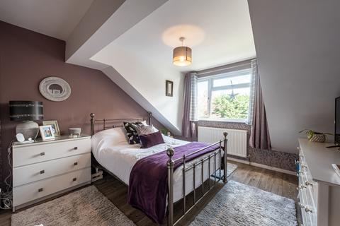 82 Fallowfield, Yateley, GU46 6LW