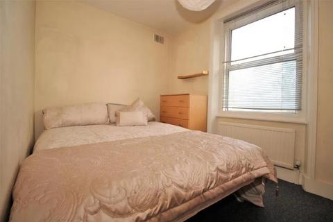 3 bedroom flat to rent, Greenhill Road, Harlesden, NW10