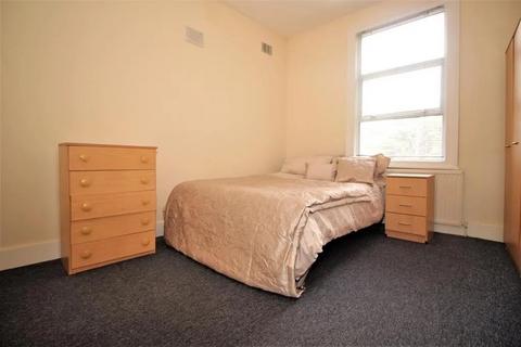 3 bedroom flat to rent, Greenhill Road, Harlesden, NW10