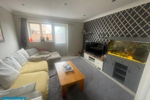 2 bedroom end of terrace house for sale, Waverney Close, Taunton