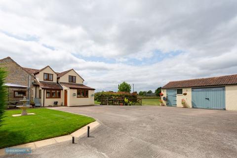 3 bedroom detached house for sale, NEWPORT, WRANTAGE - Stables and 2 acres!