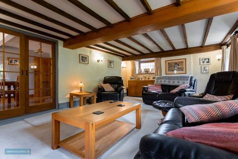 undefined, NEWPORT, WRANTAGE - Stables and 2 acres!