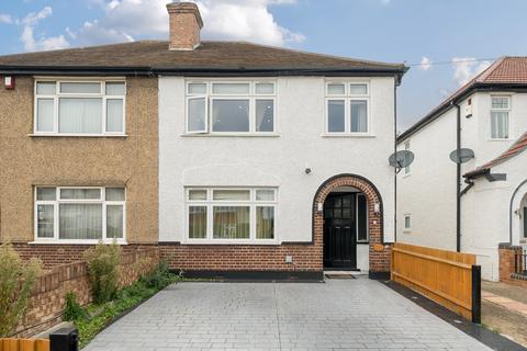 3 bedroom semi-detached house to rent, Windsor Avenue, Hillingdon UB10 9AX