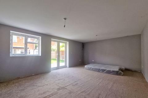35 Broad Lane North, Willenhall, WV12 5UH