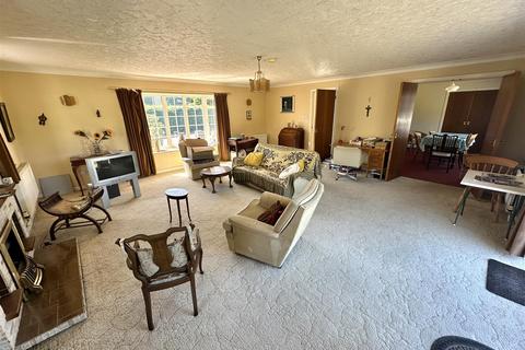 3 bedroom detached bungalow for sale, Falcondale Drive, Lampeter