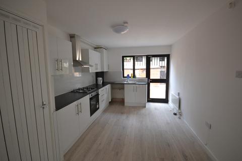 4 bedroom terraced house to rent, Baseing Close, London