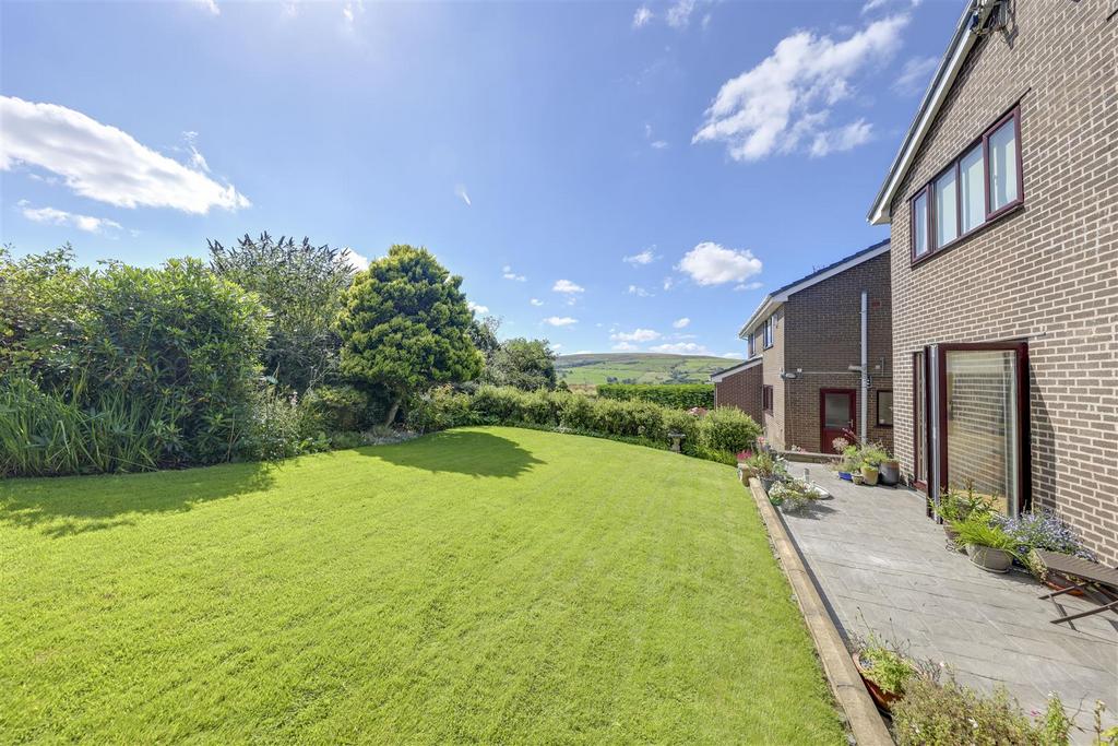 Rear Garden & View