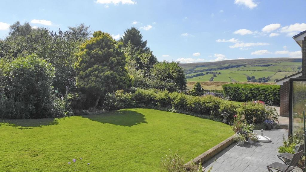 Rear Garden & View