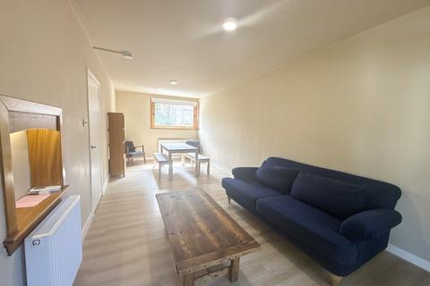 2 bedroom flat to rent, Canongate, Old Town, Edinburgh, EH8