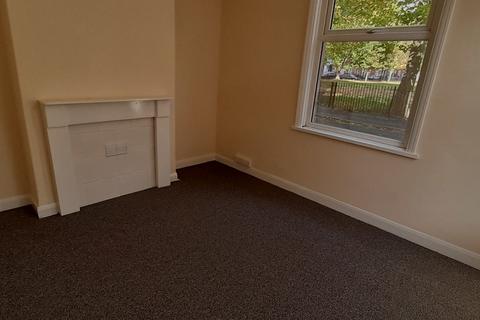 3 bedroom end of terrace house to rent, Hutt Street, HULL, HU3 1QL