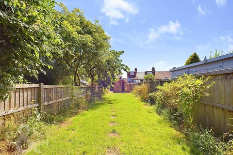 3 bedroom end of terrace house for sale, The Street, Gillingham, NR34