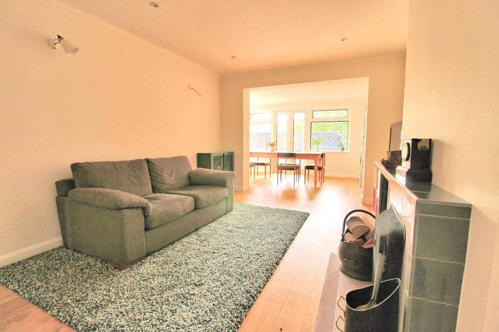 Lounge through to Dining