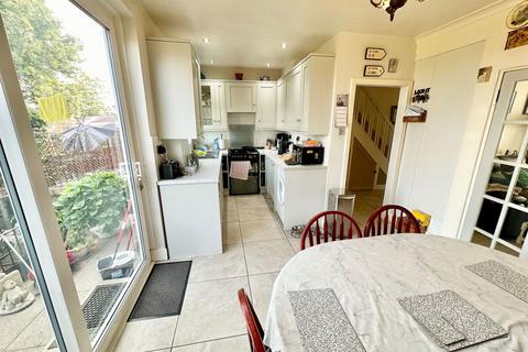 3 bedroom end of terrace house for sale, Hay Lane, London NW9