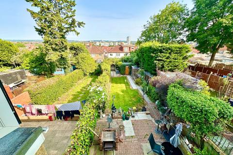 3 bedroom end of terrace house for sale, Hay Lane, London NW9