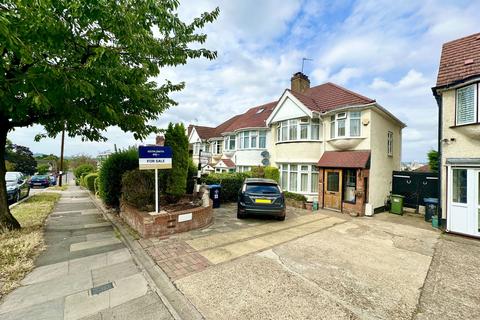 3 bedroom end of terrace house for sale, Hay Lane, London NW9