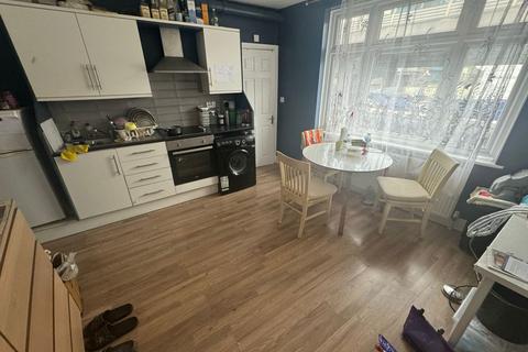 9 York Parade, Brentford, TW8 9AA