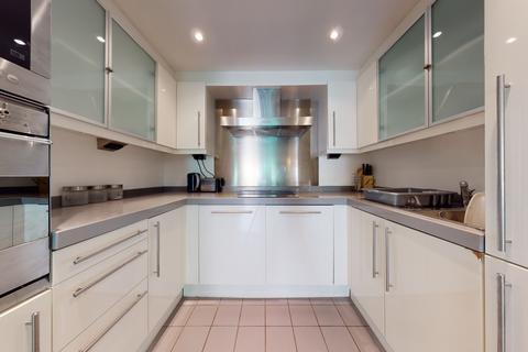 1 bedroom apartment for sale, Western Gateway, London, E16