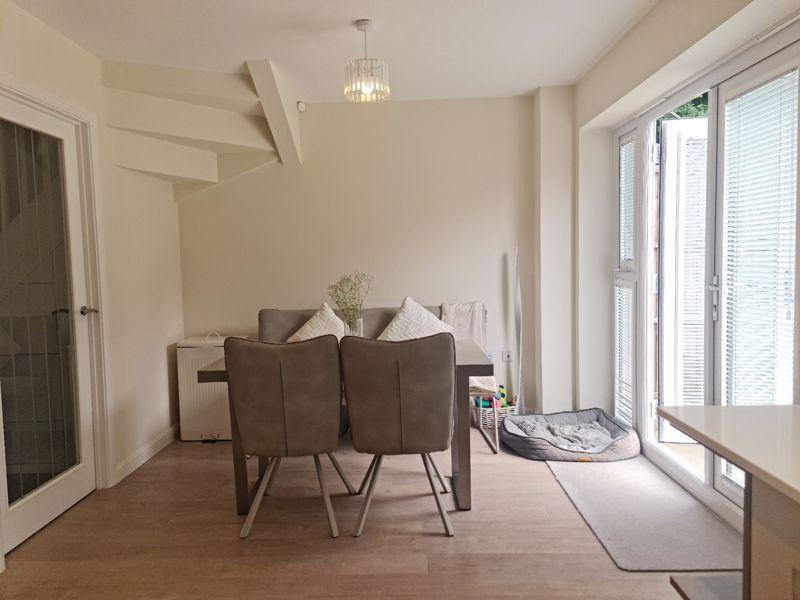 Reverse view dining