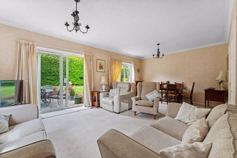 3 bedroom bungalow for sale, Grange Gardens, Banstead