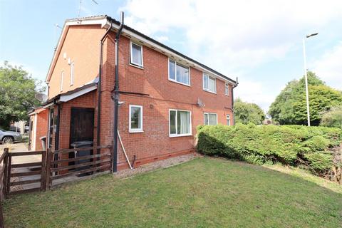 1 bedroom maisonette to rent, Manston Close, Leicester LE4