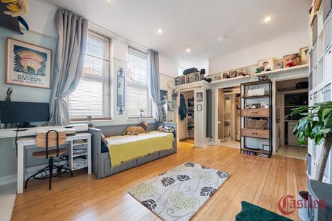 Studio for sale, Tottenham Lane, N8