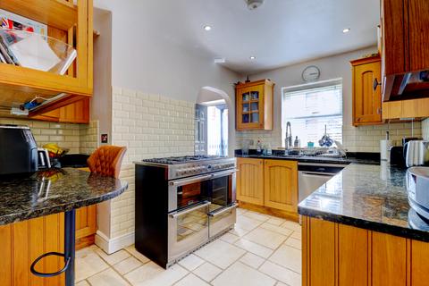 4 bedroom detached house for sale, Pinewood Road, High Wycombe HP12