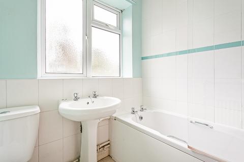 2 bedroom flat to rent, Westcombe Park Road, London SE3