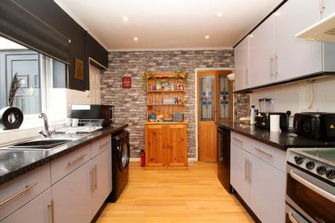 3 Awelon, Towyn, Abergele, LL22 9NS