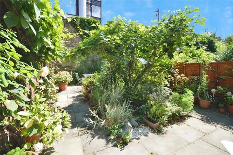 4 bedroom end of terrace house for sale, Swallow Close, London SE14