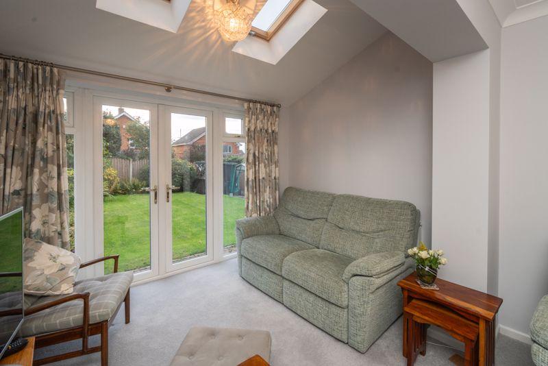 Extended lounge