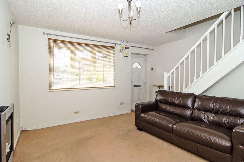 Steven Drive, Bilston WV14 2 bed terraced house to rent £1,000 pcm (£