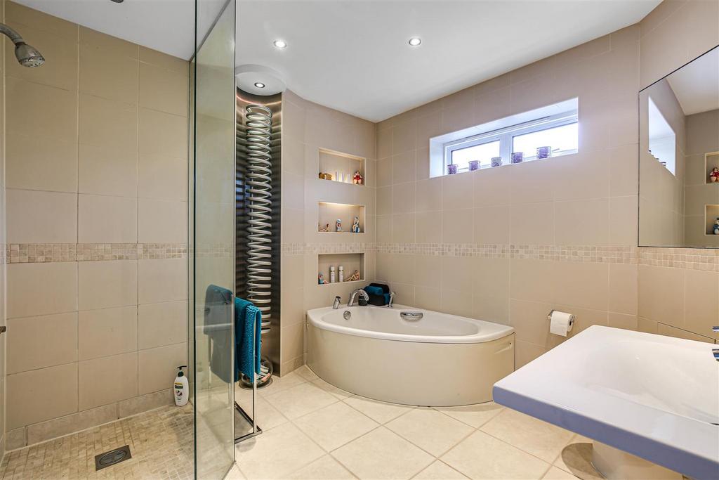 14 Bathroom.jpg