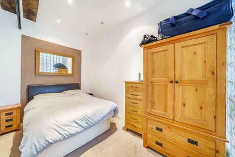 Studio to rent, Plate House, Isle Of Dogs, London, E14