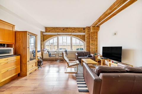 Studio to rent, Plate House, Isle Of Dogs, London, E14