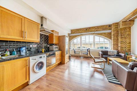 Studio to rent, Plate House, Isle Of Dogs, London, E14