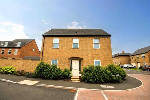 4 bedroom detached house for sale, Claymills Close, Burton-On-Trent DE15